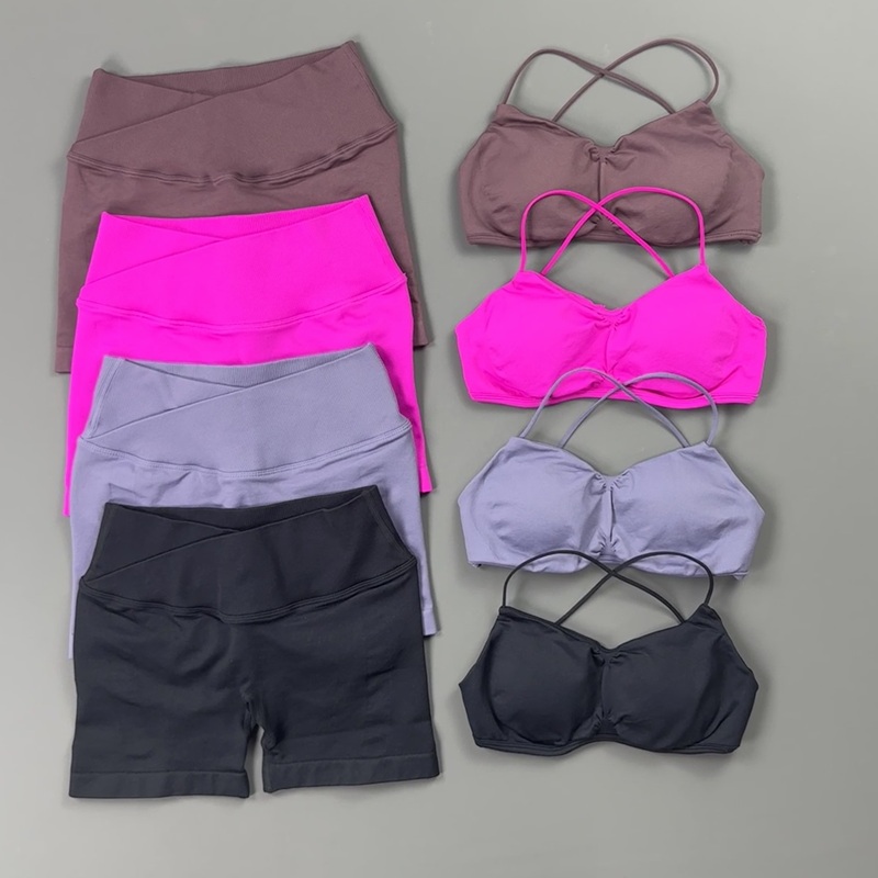 Sports Bra High Impact - طقم رياضي نسائي من قطعتين: حمالة